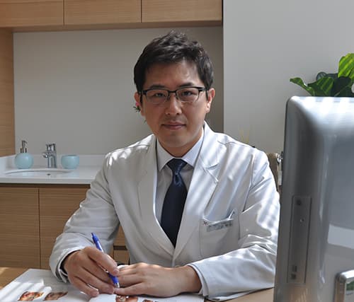 겨울철 불청객 안면홍조와 딸기코, 레드힐링테라피로 해결