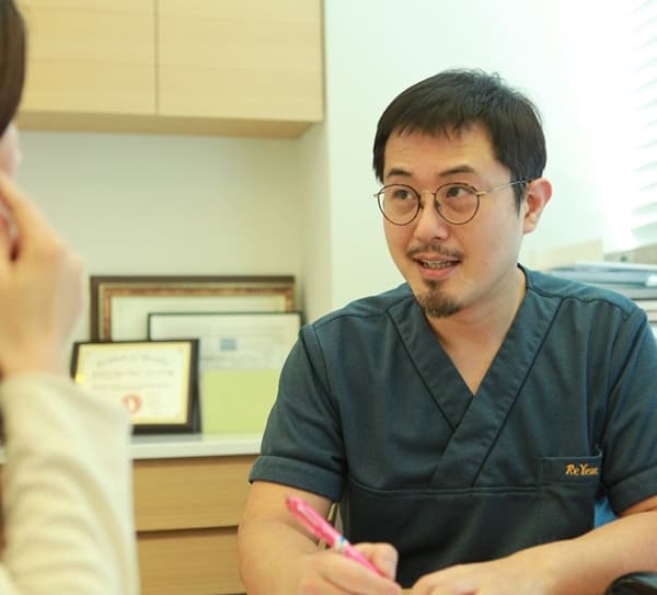 여름철 무더위에 처진 얼굴 피부, 울쎄라 써마지 리프팅으로 개선